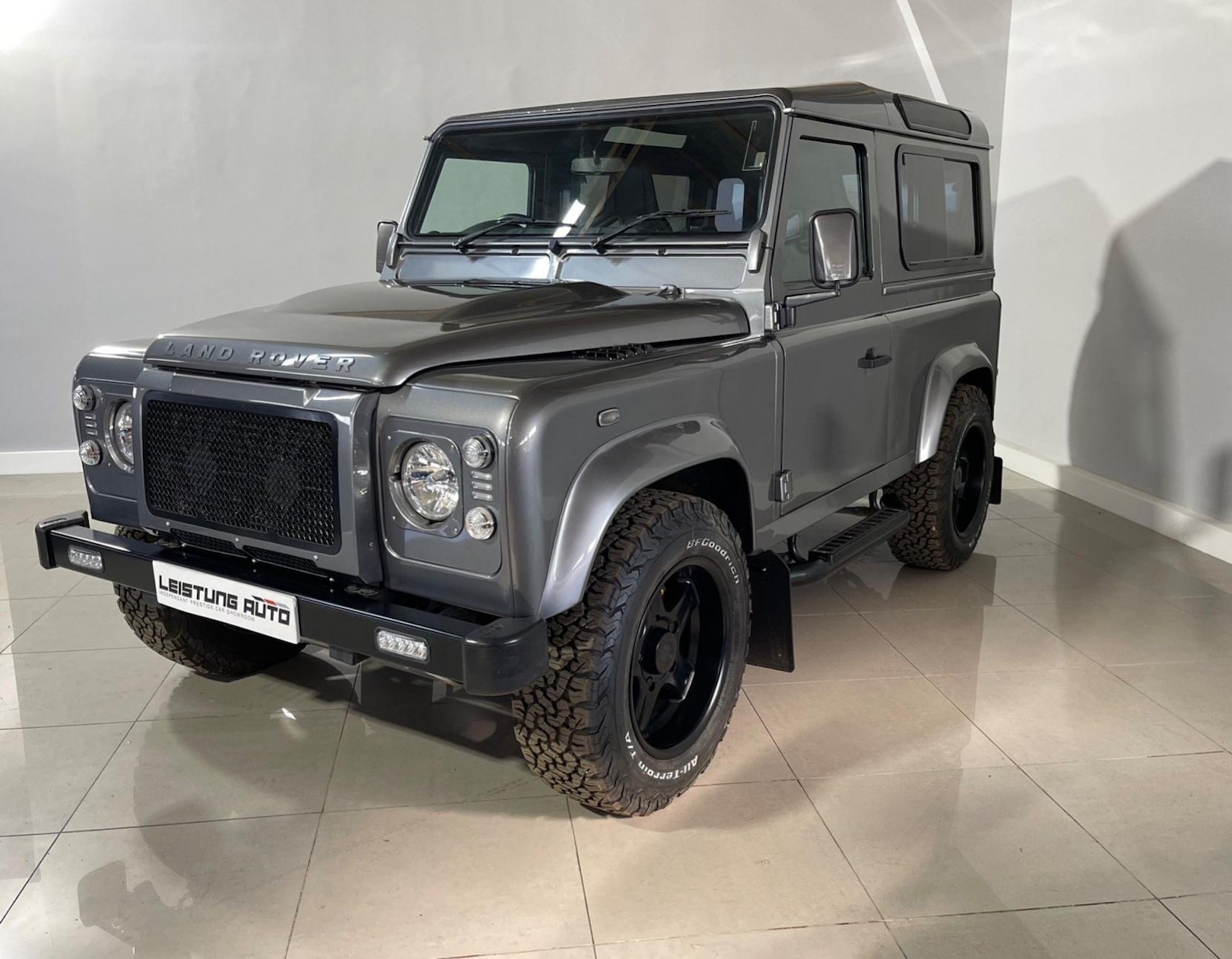 Used Land Rover Defender 2009 for sale - 76206170: Photo 4