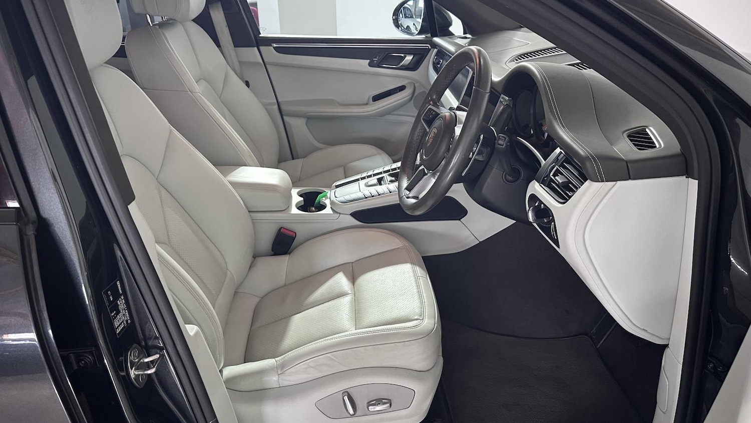Used Porsche Macan 2020 for sale - 76131391: Photo 23