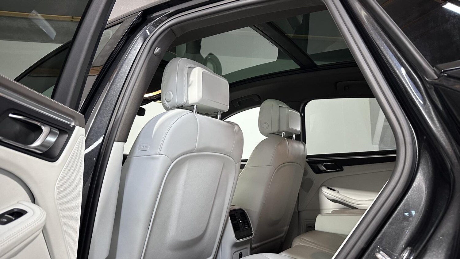 Used Porsche Macan 2020 for sale - 76131391: Photo 24