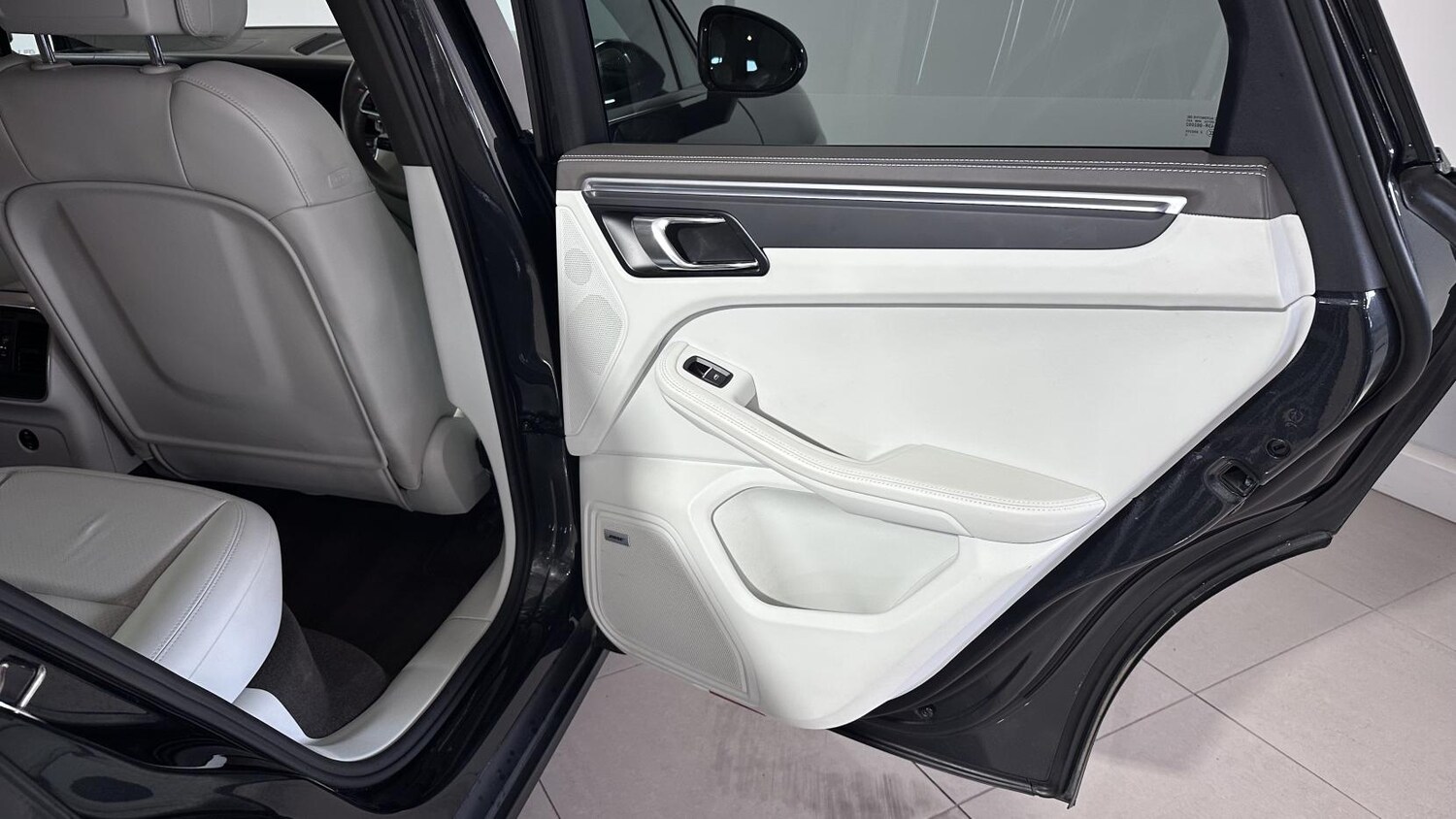 Used Porsche Macan 2020 for sale - 76131391: Photo 28