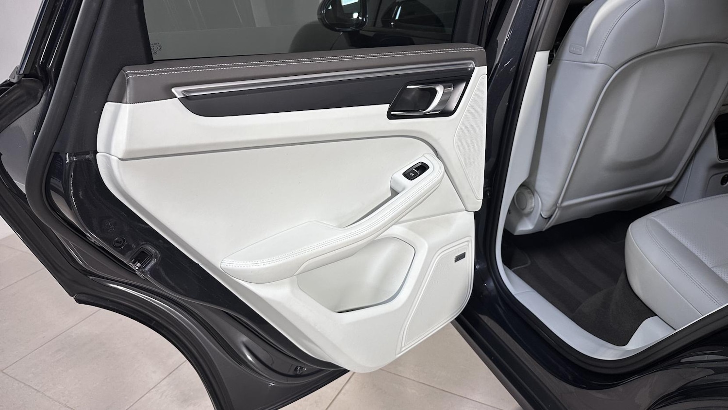 Used Porsche Macan 2020 for sale - 76131391: Photo 29