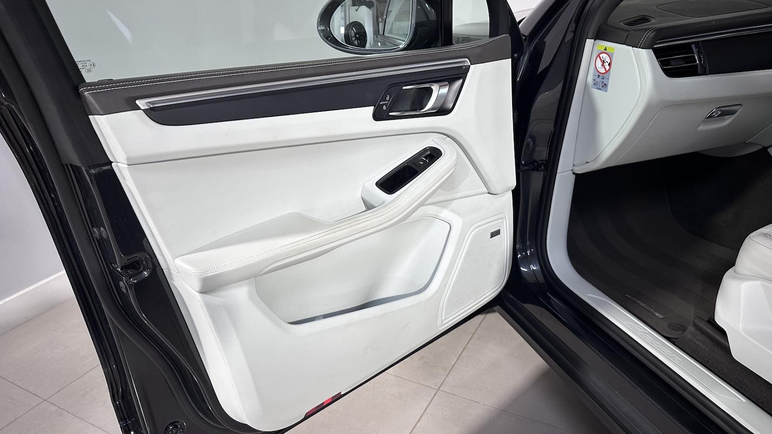 Used Porsche Macan 2020 for sale - 76131391: Photo 30