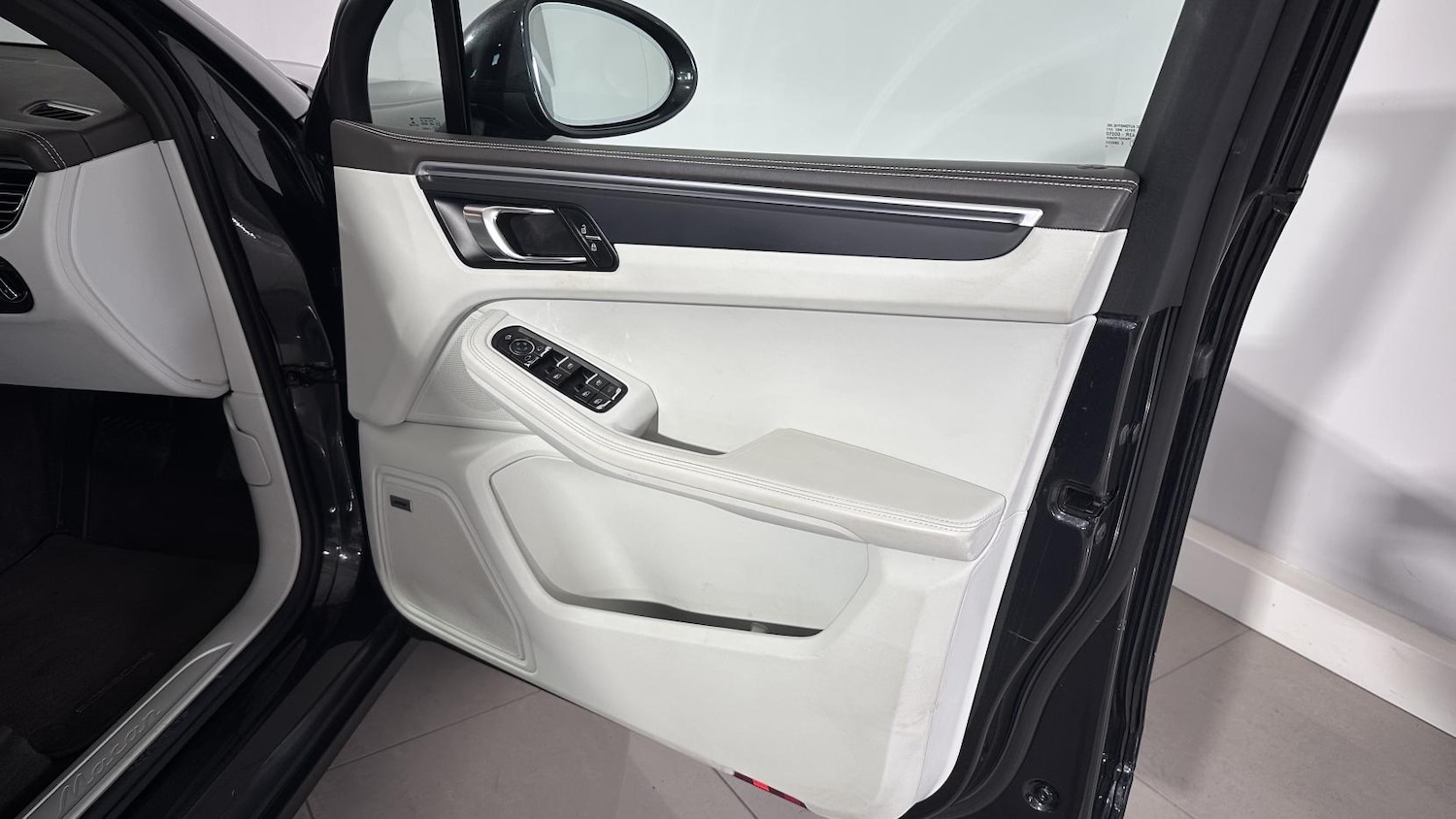 Used Porsche Macan 2020 for sale - 76131391: Photo 31