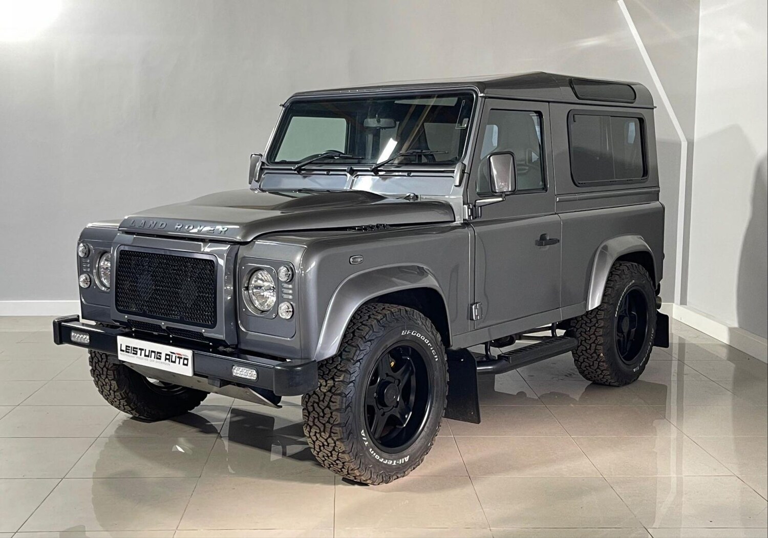 Used Land Rover Defender 2009 for sale - 77114364: Photo 5