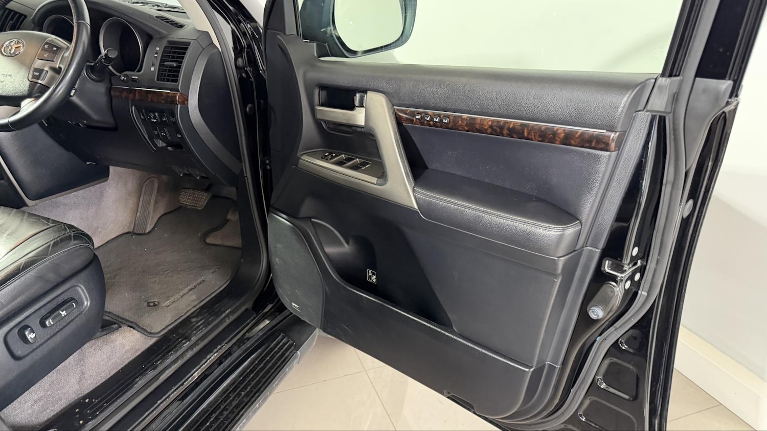 Used Toyota Land Cruiser 2011 for sale - 77983697: Photo 23