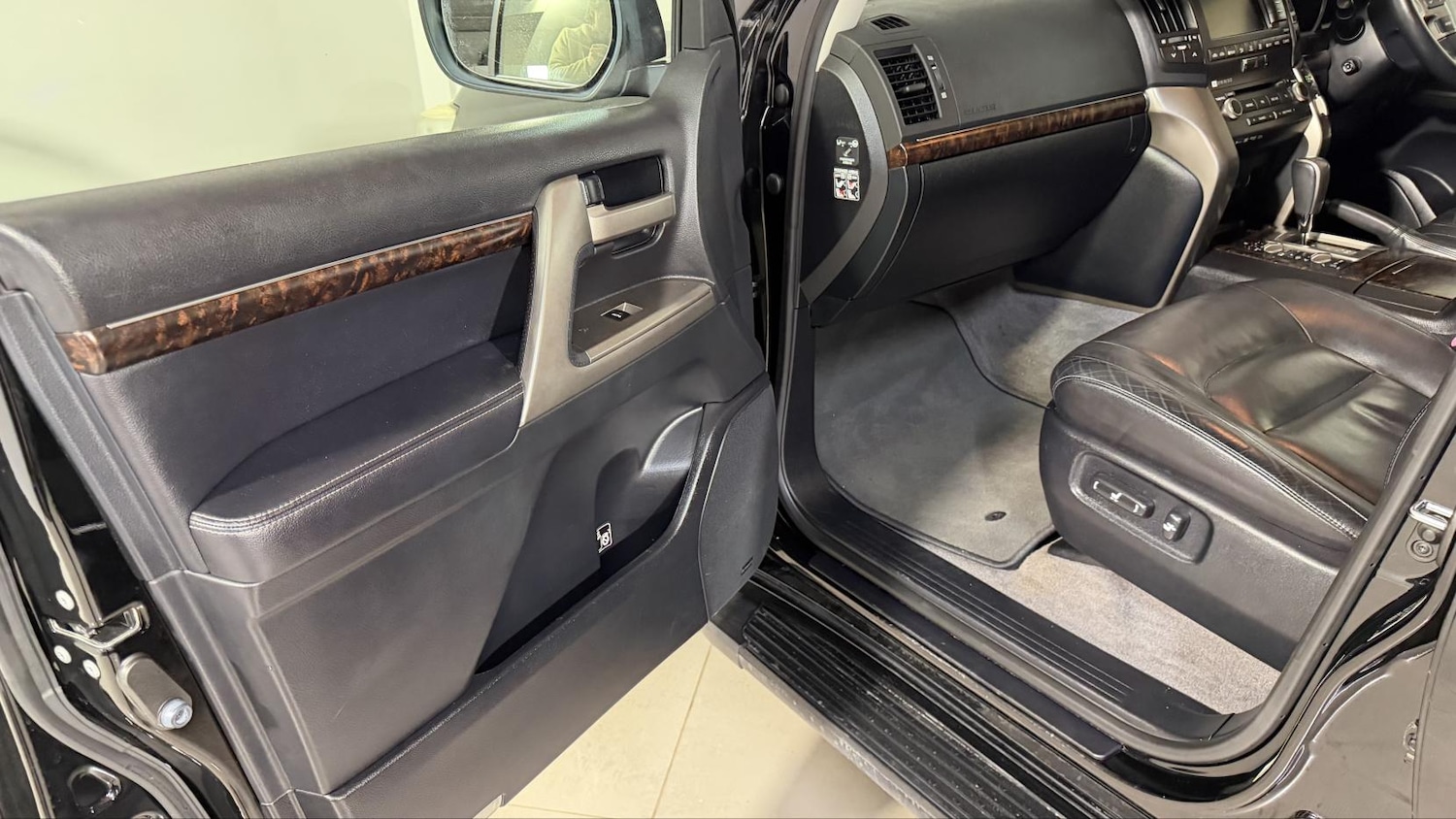 Used Toyota Land Cruiser 2011 for sale - 77983697: Photo 24