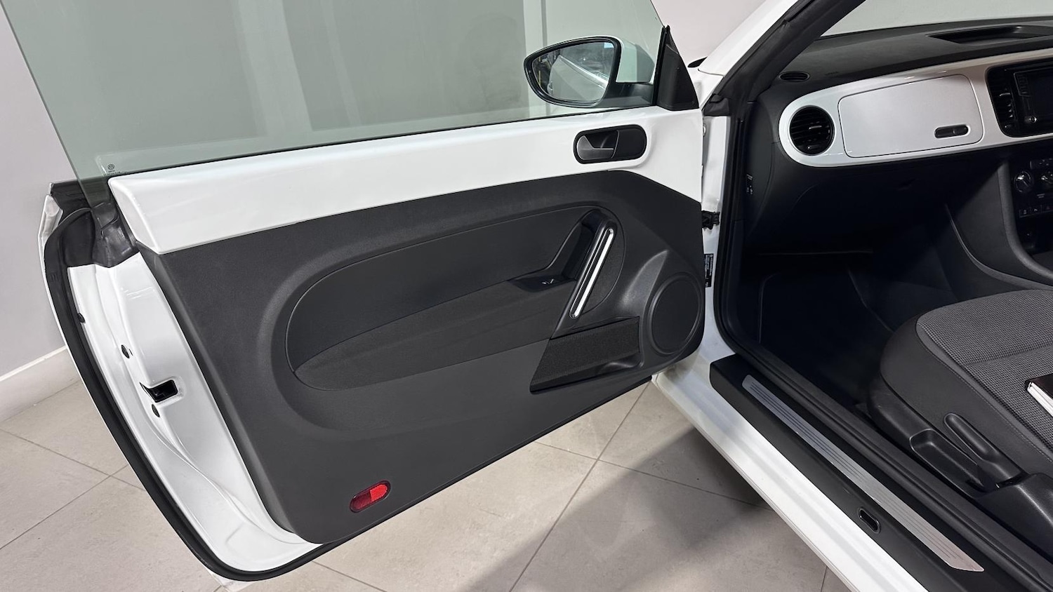 Used Volkswagen Beetle 2015 for sale - 77114370: Photo 21