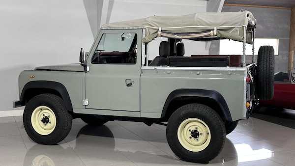 Used Land Rover Defender 1986 for sale - 74952884: Photo 23