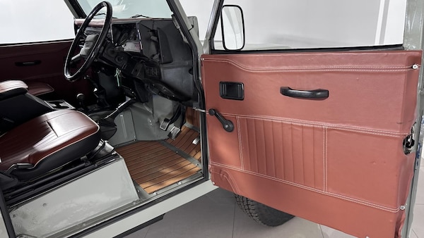 Used Land Rover Defender 1986 for sale - 74952884: Photo 29