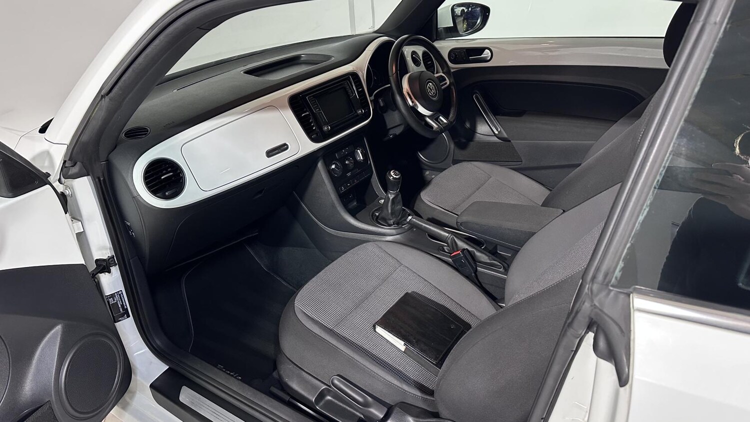 Used Volkswagen Beetle 2015 for sale - 76941235: Photo 10