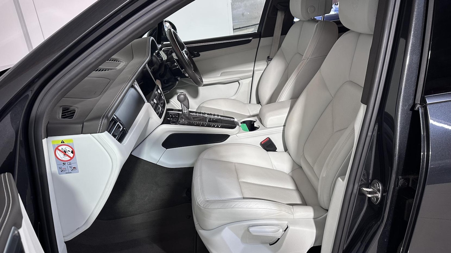 Used Porsche Macan 2020 for sale - 77114362: Photo 10