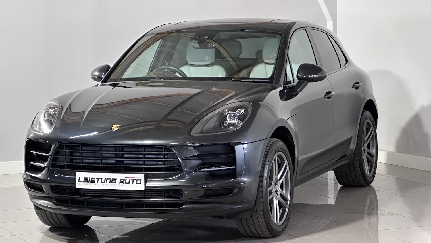 Used Porsche Macan 2020 for sale - 77114362: Photo 2