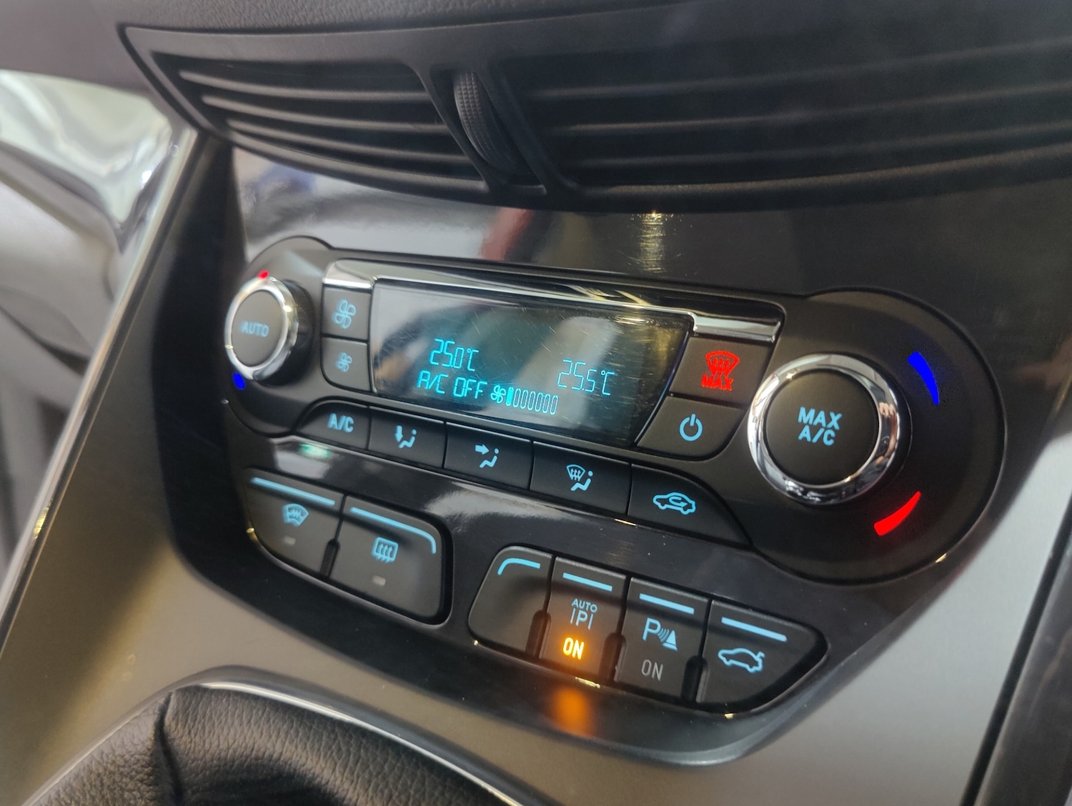 Used Ford Kuga 2014 for sale - 76846109: Photo 62