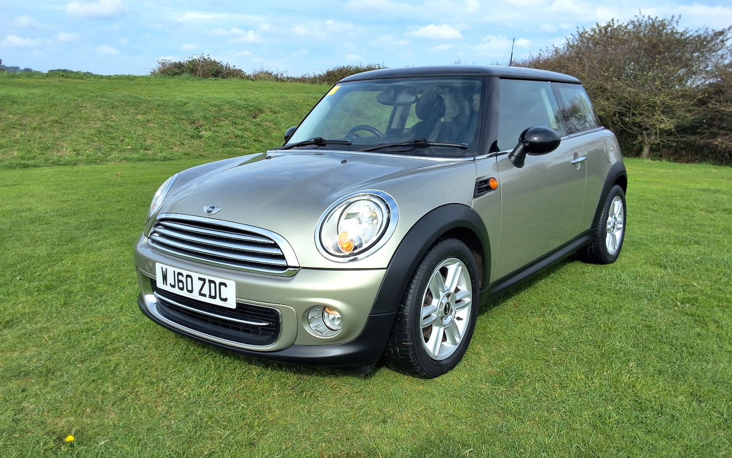 Used MINI Hatch 2010 for sale - 76143939: Photo 2