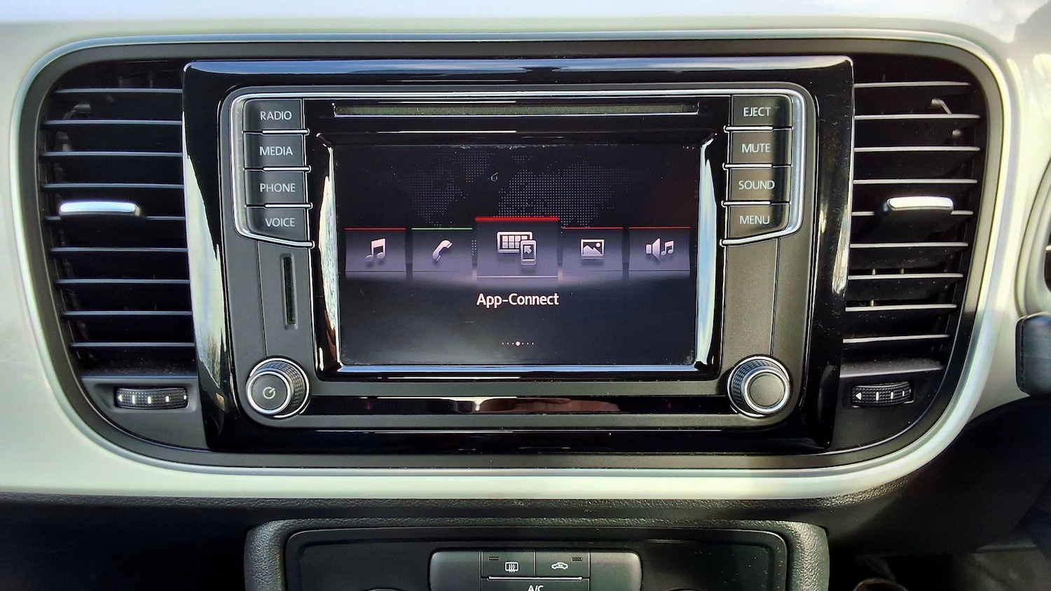 Used Volkswagen Beetle 2015 for sale - 77649115: Photo 22