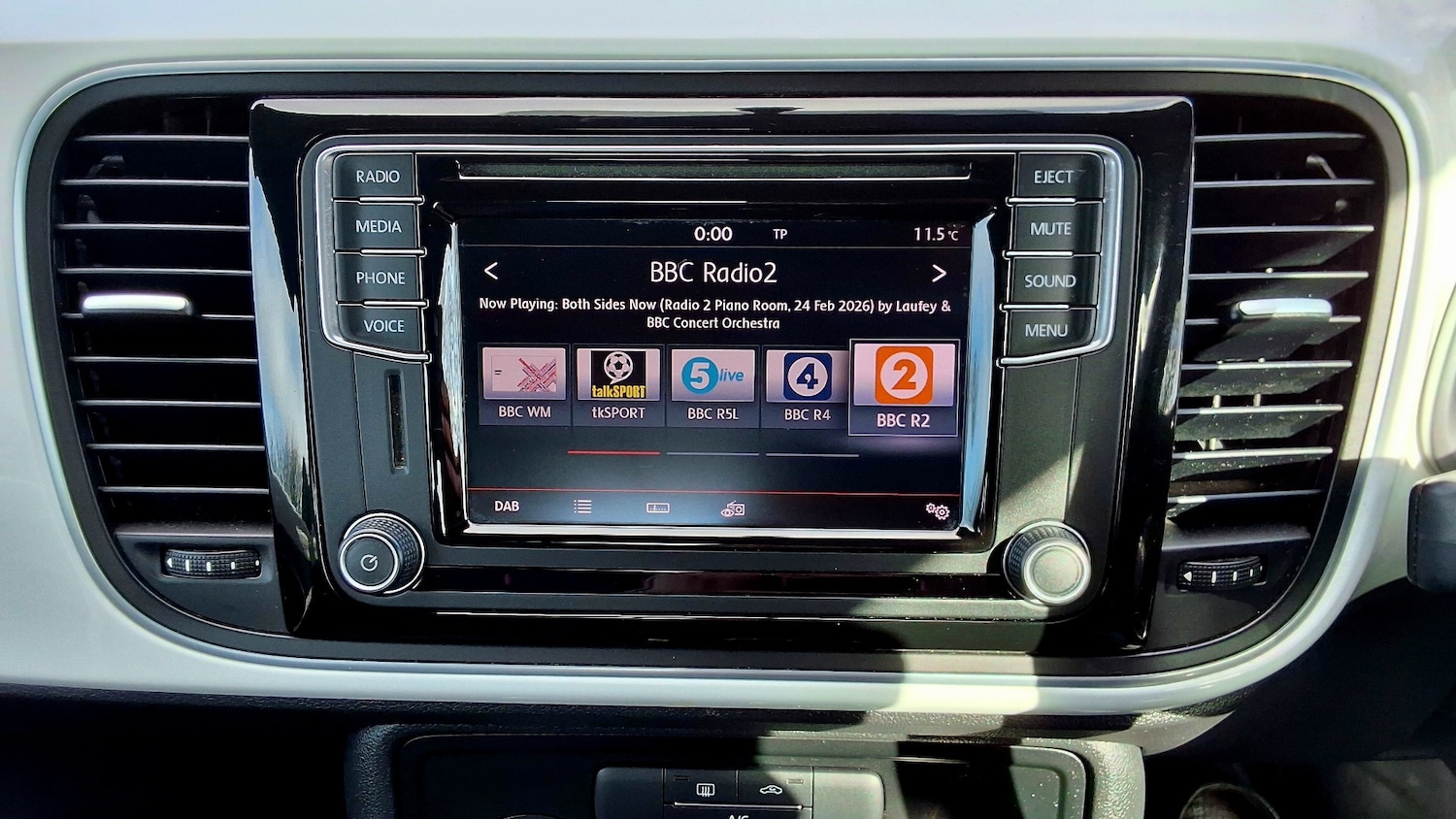 Used Volkswagen Beetle 2015 for sale - 77649115: Photo 24