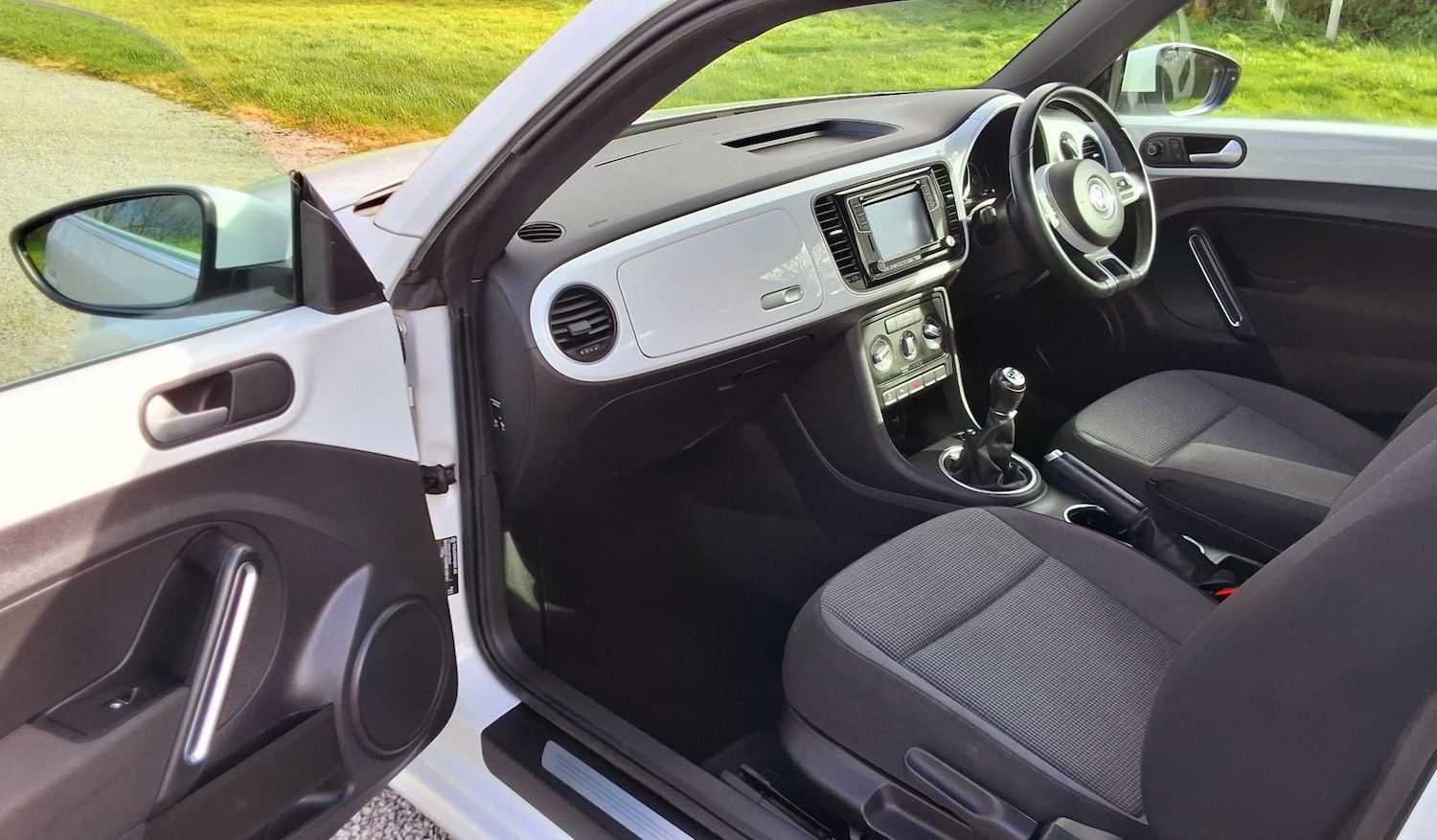 Used Volkswagen Beetle 2015 for sale - 77649115: Photo 25