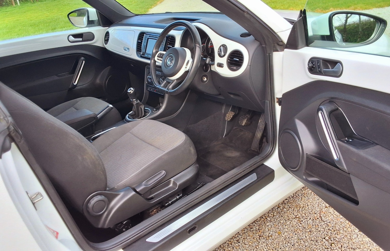 Used Volkswagen Beetle 2015 for sale - 77649115: Photo 28