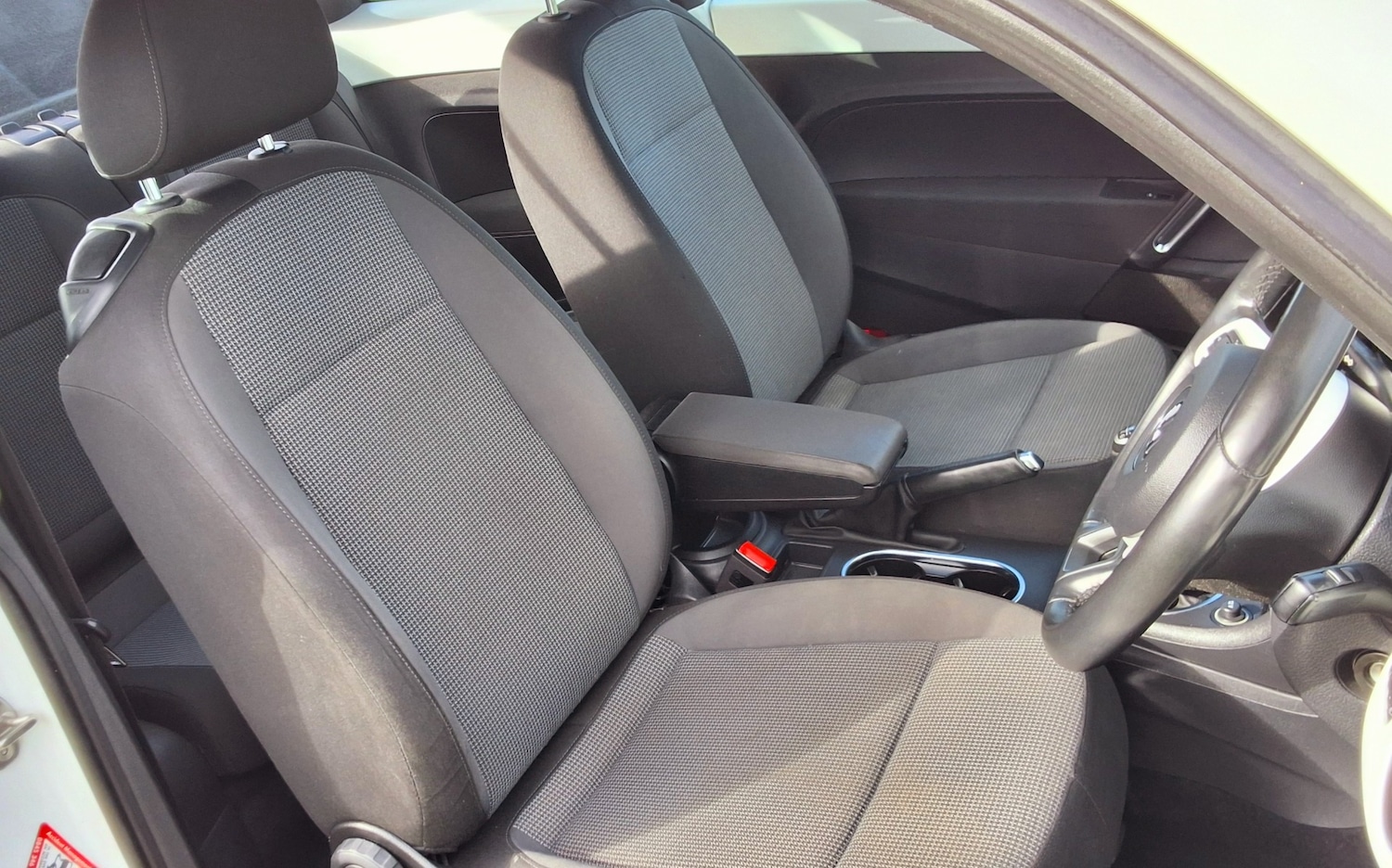 Used Volkswagen Beetle 2015 for sale - 77649115: Photo 30