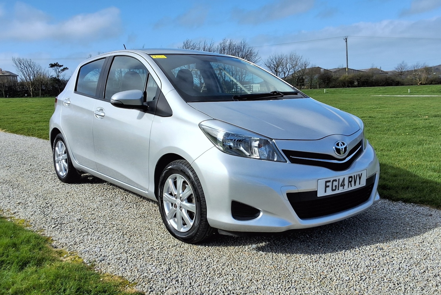Used Toyota Yaris 2014 for sale - 77916229: Photo 2