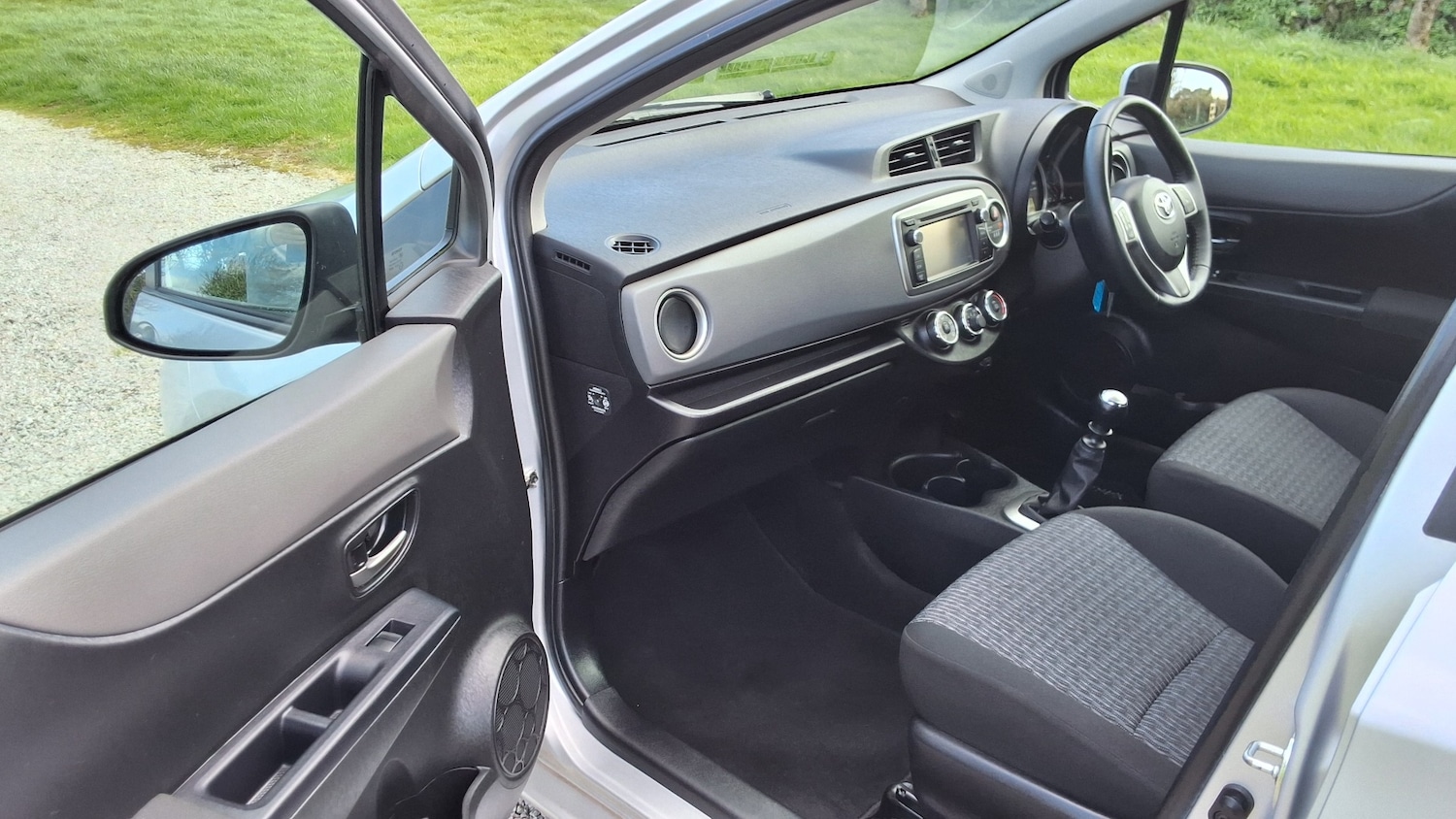 Used Toyota Yaris 2014 for sale - 77916229: Photo 23