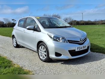Used Toyota Yaris 2014 for sale - 77916229: Photo