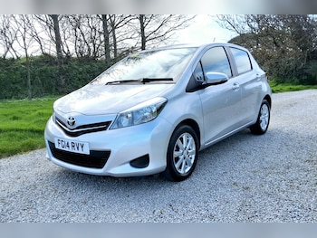 Used Toyota Yaris 2014 for sale - 77916229: Photo