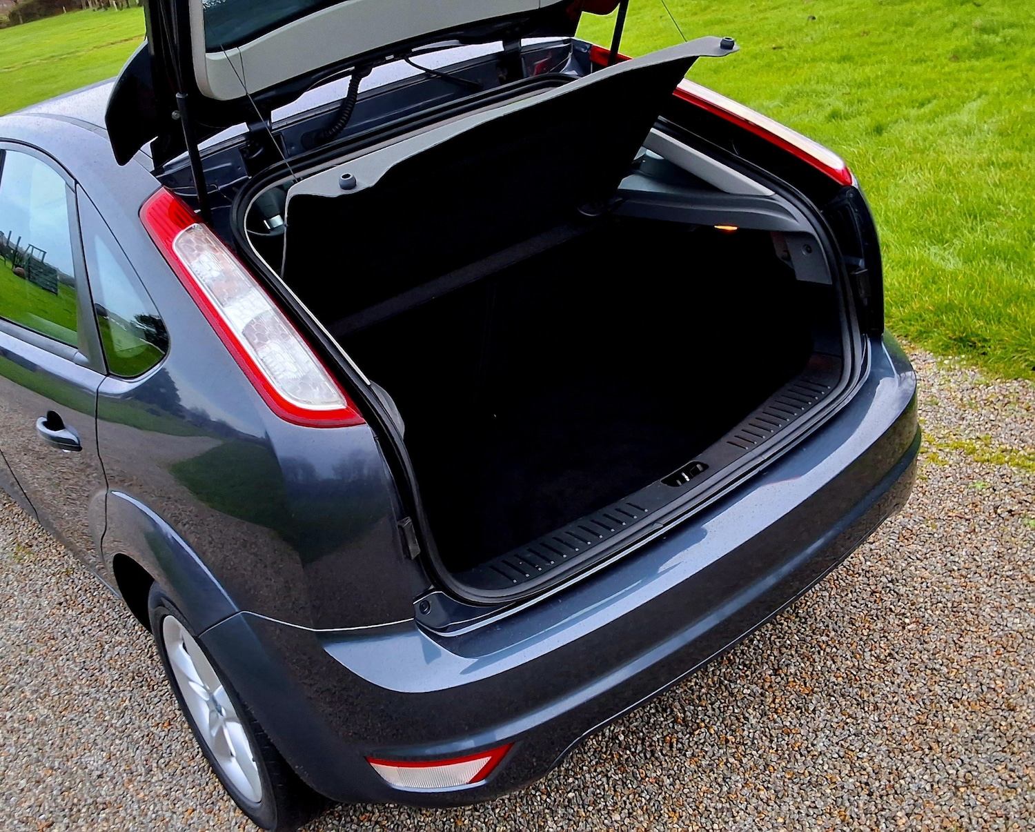 Used Ford Focus 2010 for sale - 76830448: Photo 7