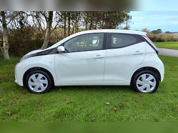 Used Toyota AYGO 2015 for sale - 76107623: Photo