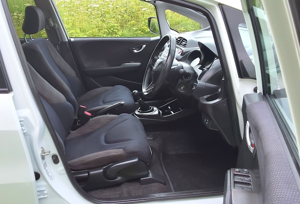 Used Honda Jazz 2015 for sale - 76274250: Photo 15