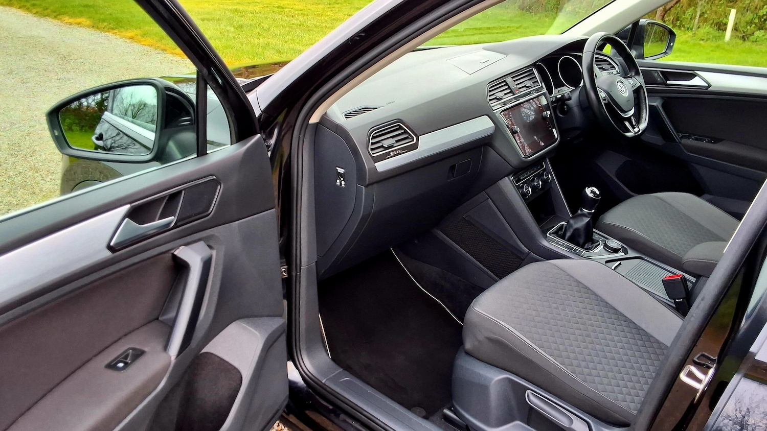 Used Volkswagen Tiguan 2017 for sale - 77247600: Photo 23