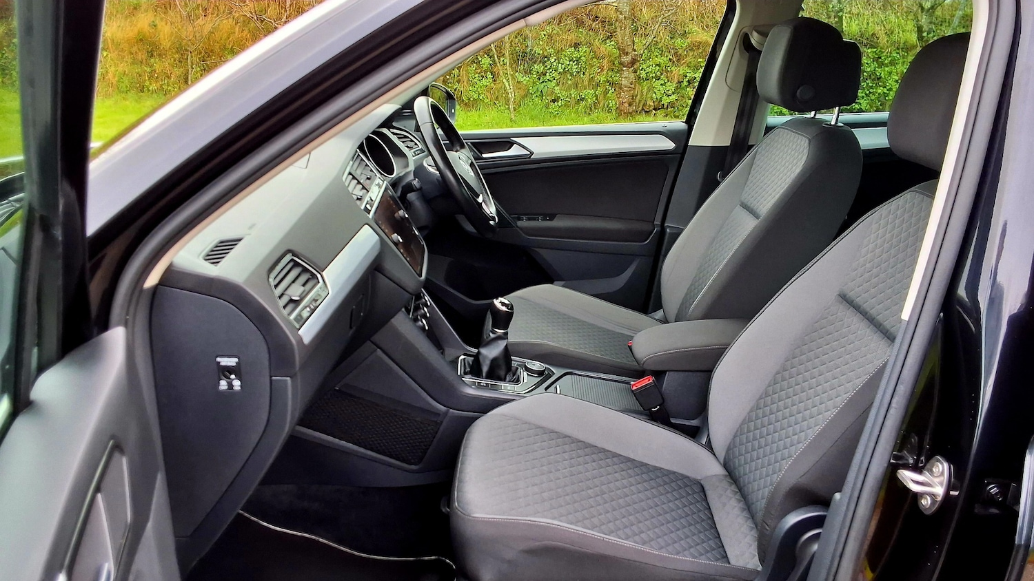 Used Volkswagen Tiguan 2017 for sale - 77247600: Photo 24