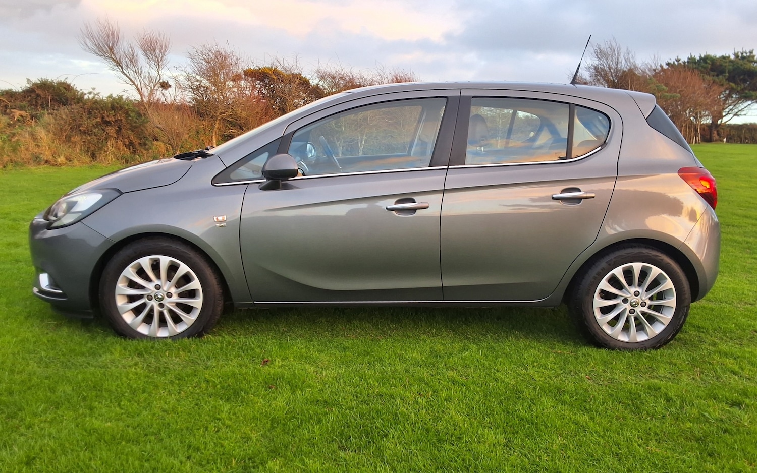 Used Vauxhall Corsa 2015 for sale - 76445945: Photo 3
