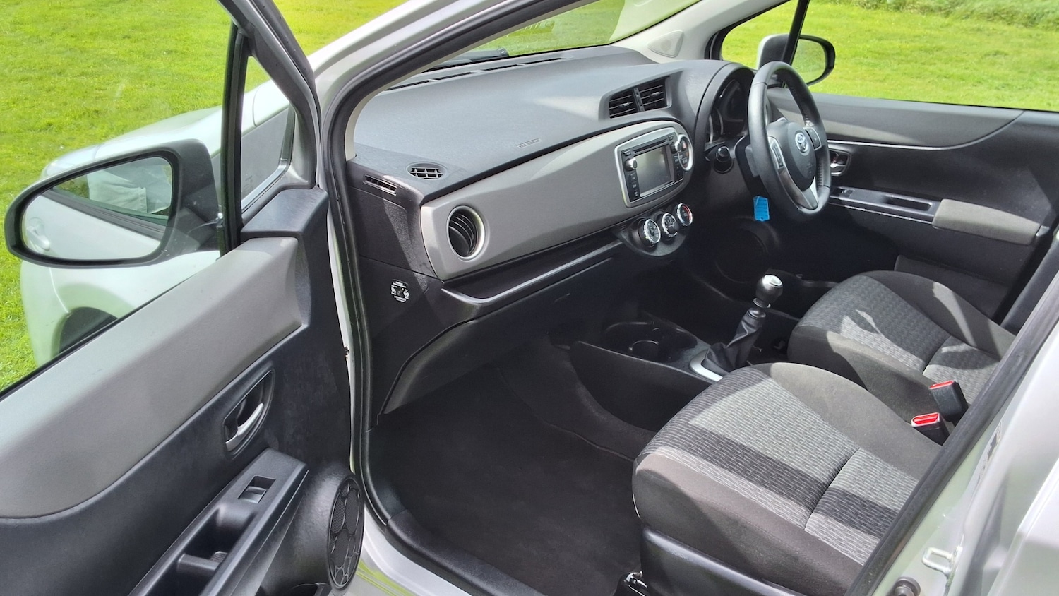 Used Toyota Yaris 2013 for sale - 78183236: Photo 24