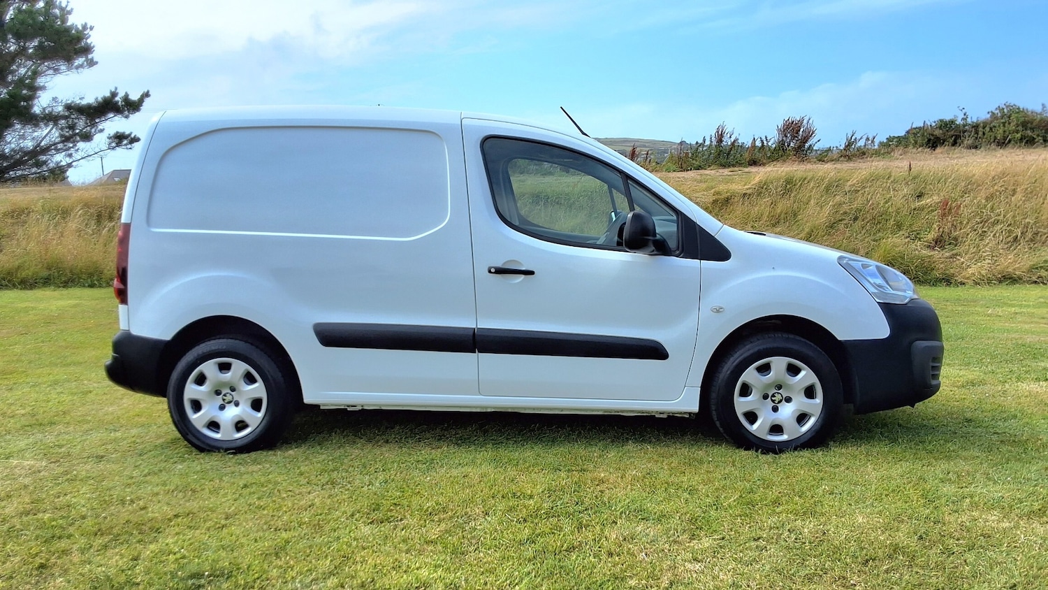 Used Peugeot Partner 2017 for sale - 76588327: Photo 11