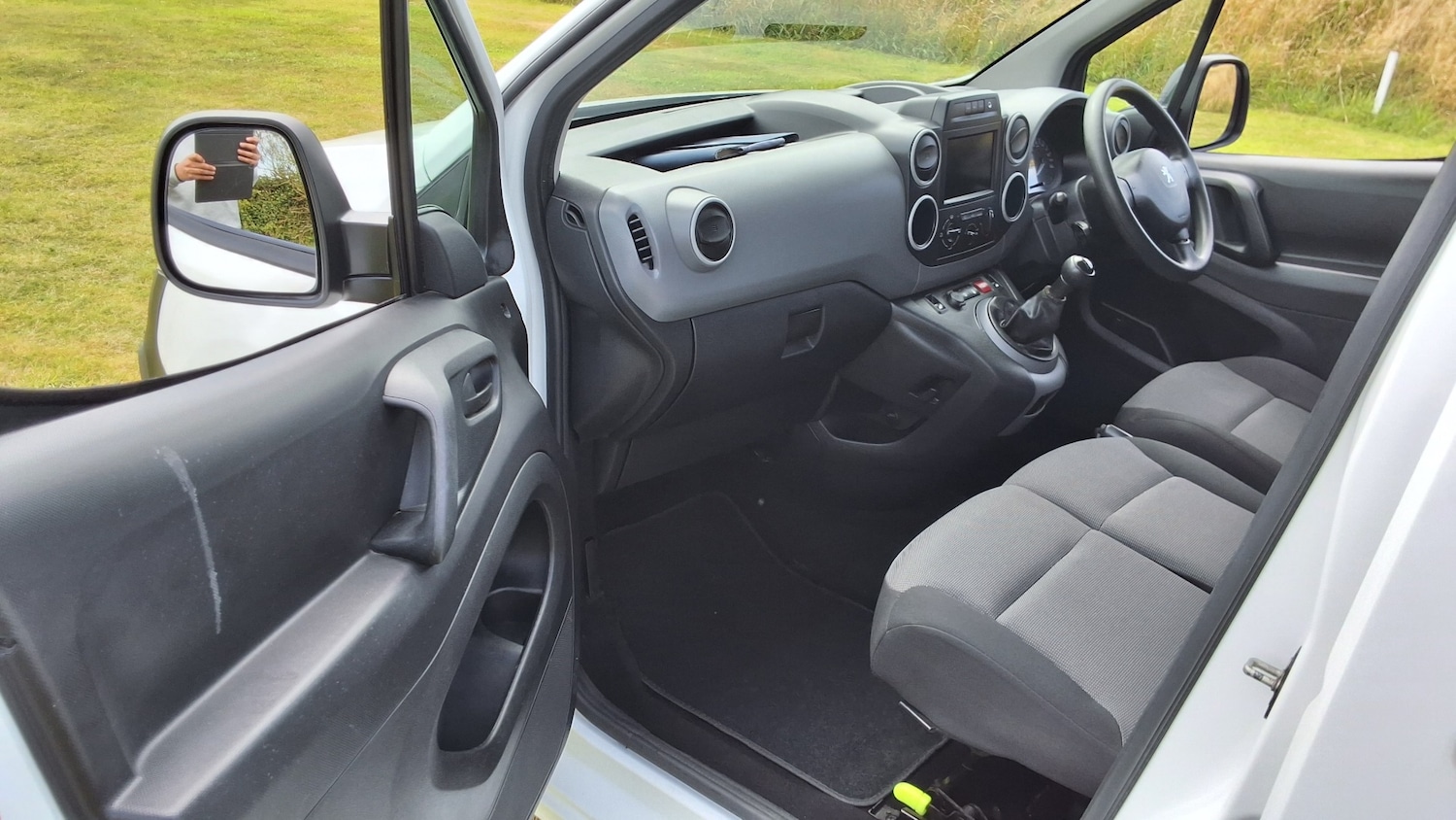 Used Peugeot Partner 2017 for sale - 76588327: Photo 23