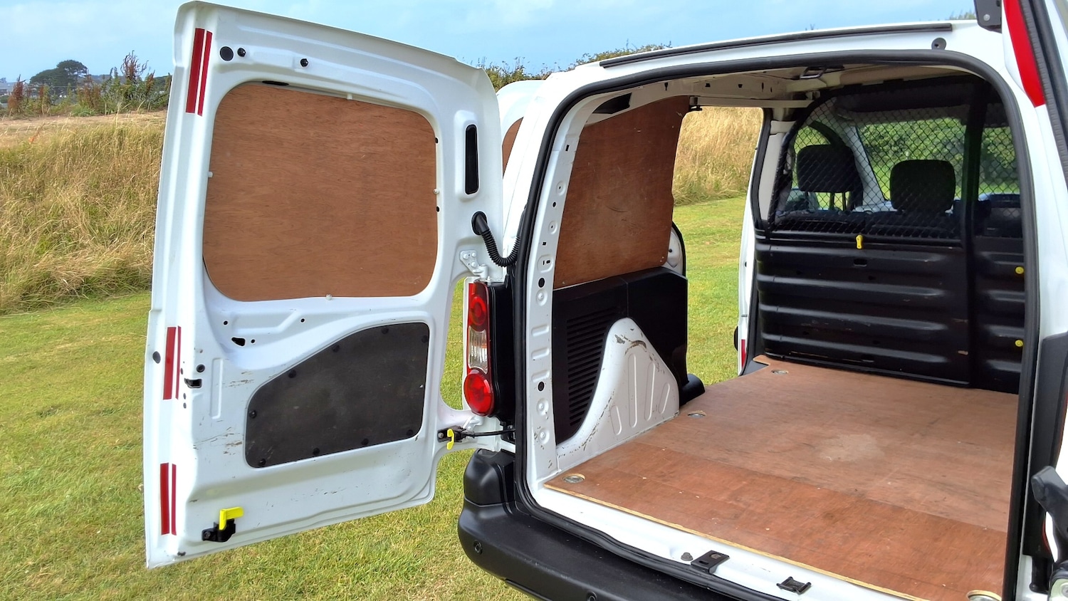 Used Peugeot Partner 2017 for sale - 76588327: Photo 9