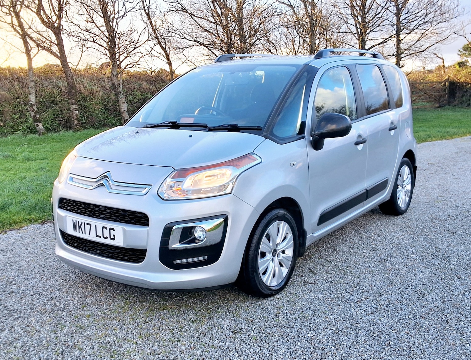 Used Citroen C3 Picasso 2017 for sale - 77206551: Photo 2