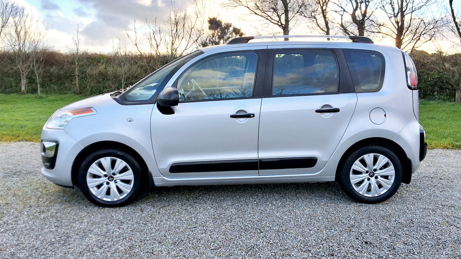 Used Citroen C3 Picasso 2017 for sale - 77206551: Photo 3