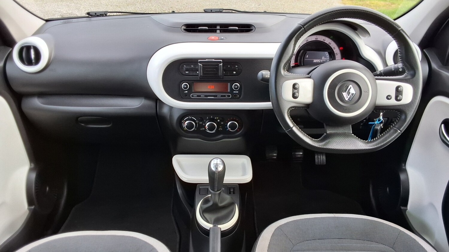 Used Renault Twingo 2015 for sale - 77830160: Photo 15