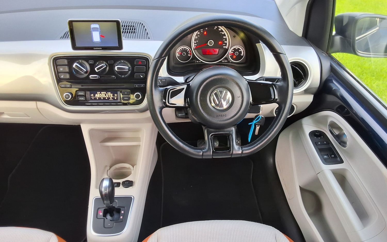 Used Volkswagen up! 2015 for sale - 76652729: Photo 12