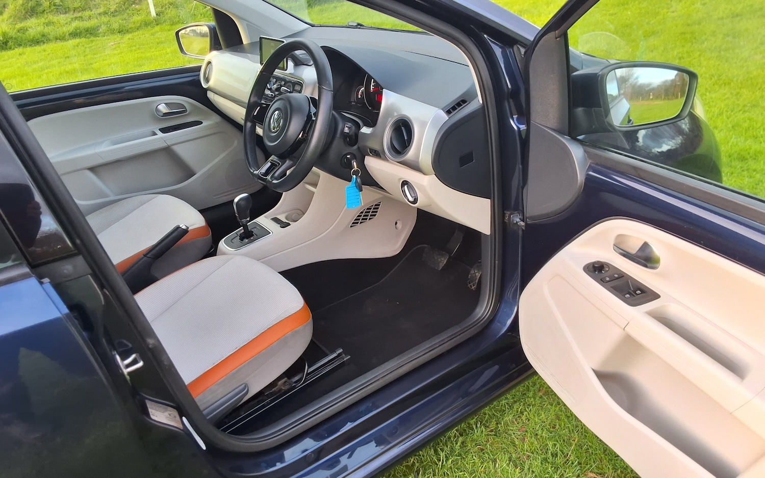 Used Volkswagen up! 2015 for sale - 76652729: Photo 15