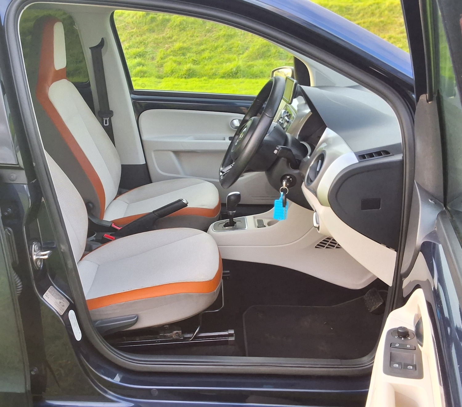 Used Volkswagen up! 2015 for sale - 76652729: Photo 16