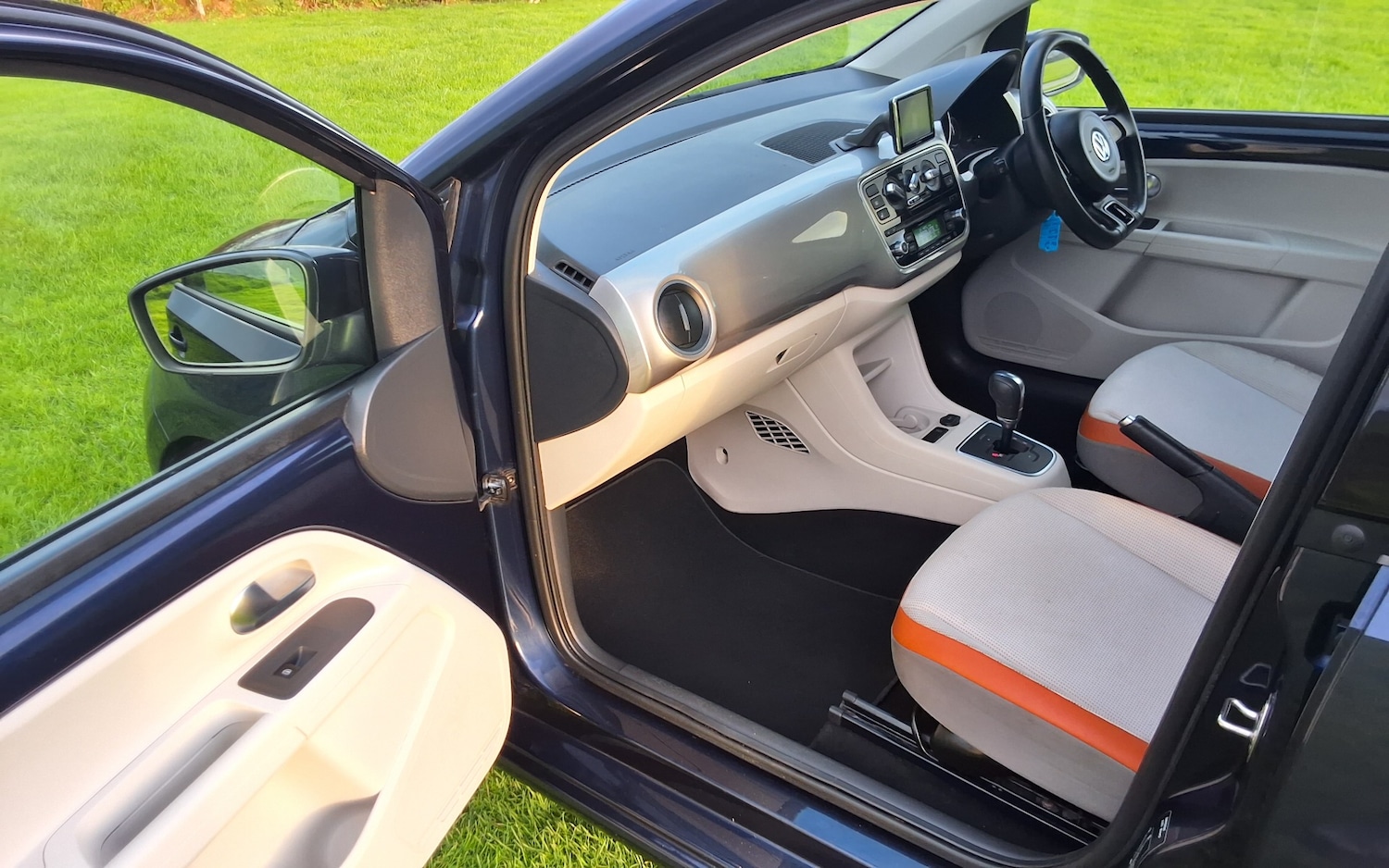 Used Volkswagen up! 2015 for sale - 76652729: Photo 19