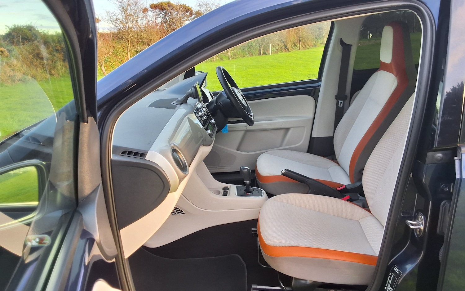 Used Volkswagen up! 2015 for sale - 76652729: Photo 20