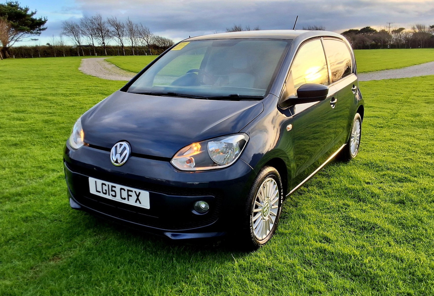 Used Volkswagen up! 2015 for sale - 76652729: Photo 3