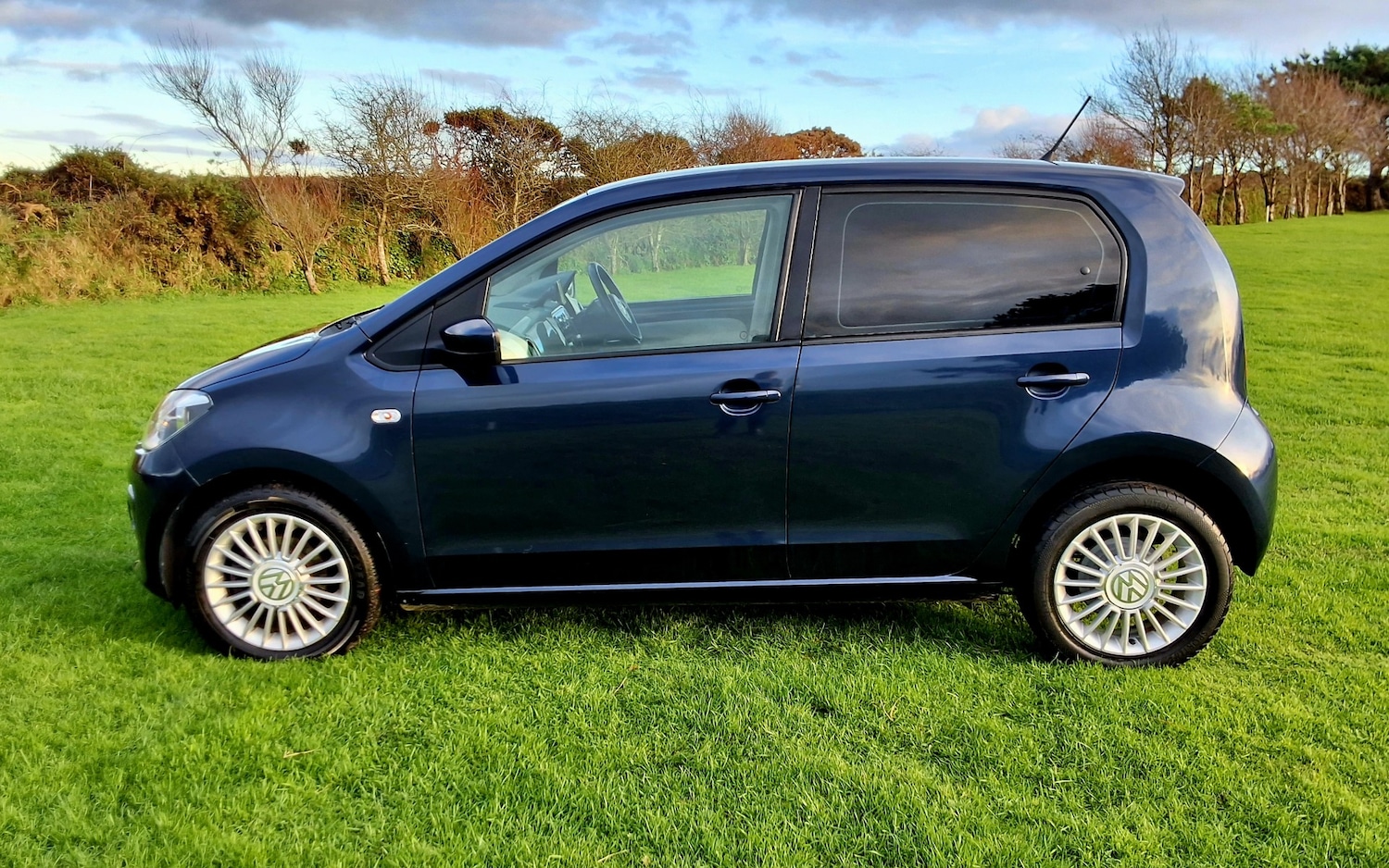 Used Volkswagen up! 2015 for sale - 76652729: Photo 4