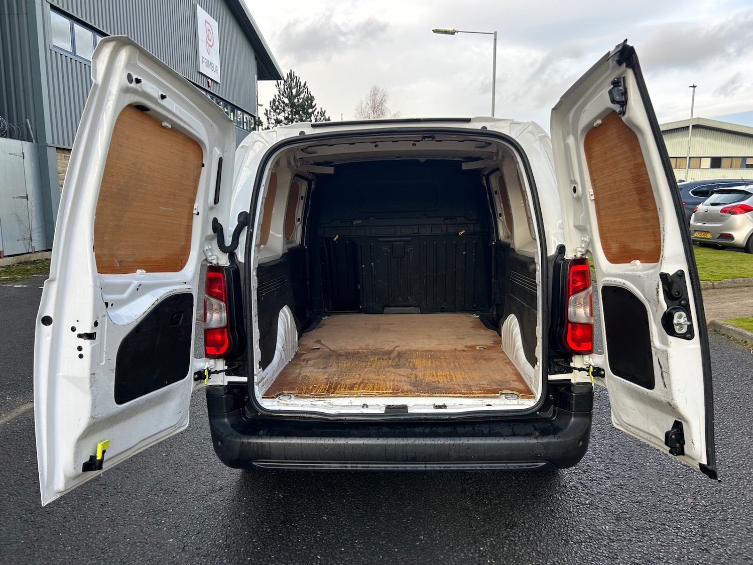 Used Peugeot Partner 2021 for sale - 77196169: Photo 8