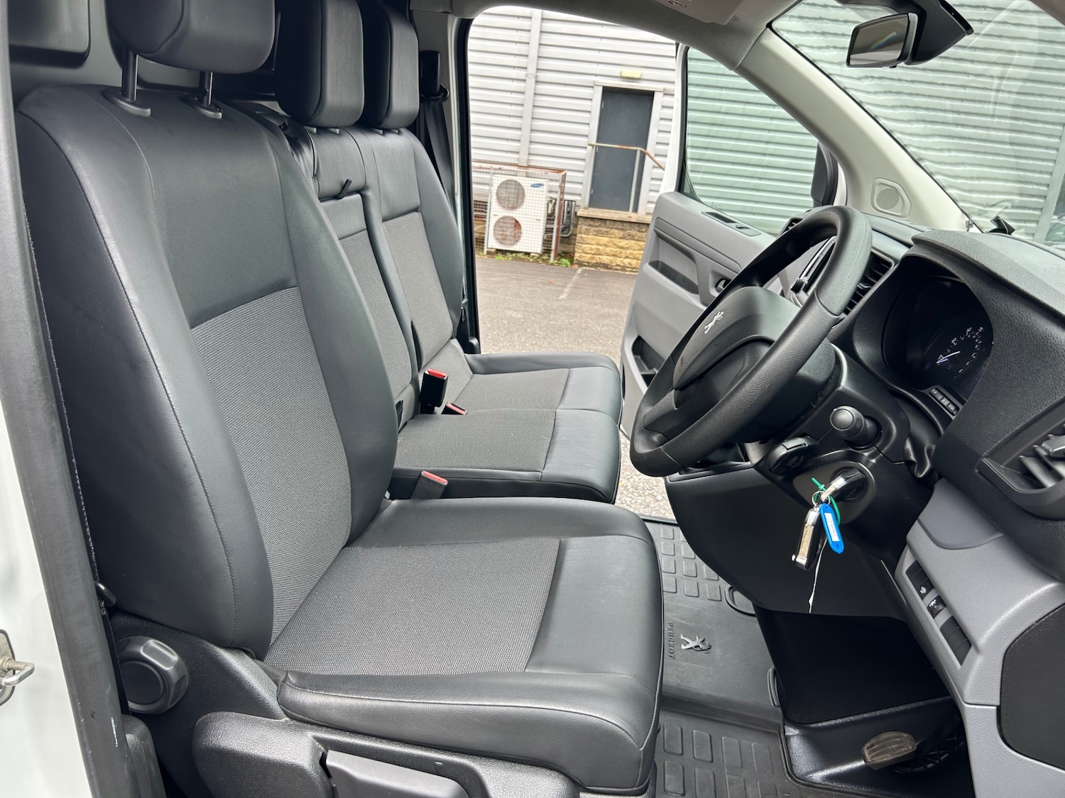 Used Peugeot Expert 2020 for sale - 76142749: Photo 9
