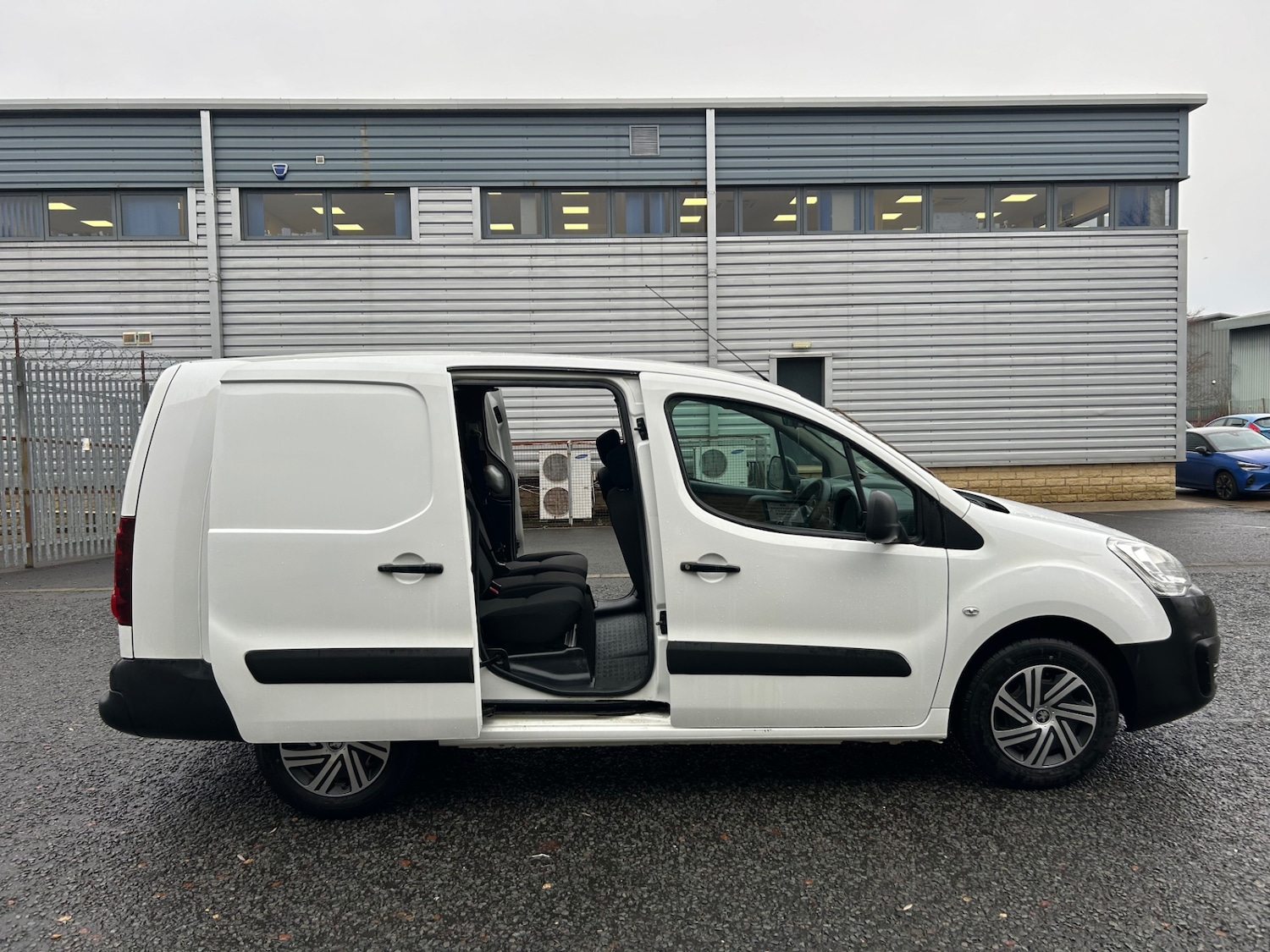 Used Peugeot Partner 2017 for sale - 76980349: Photo 8